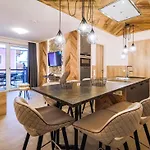 24 By Avenida - Mountain Apartment