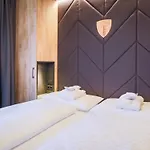24 By Avenida - Mountain Apartment
