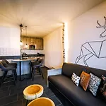24 By Avenida - Mountain