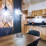 24 By Avenida - Mountain קפרון