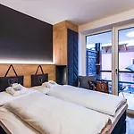 24 By Avenida - Mountain קפרון