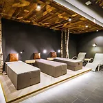 24 By Avenida - Mountain