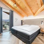 24 By Avenida - Mountain Apartment
