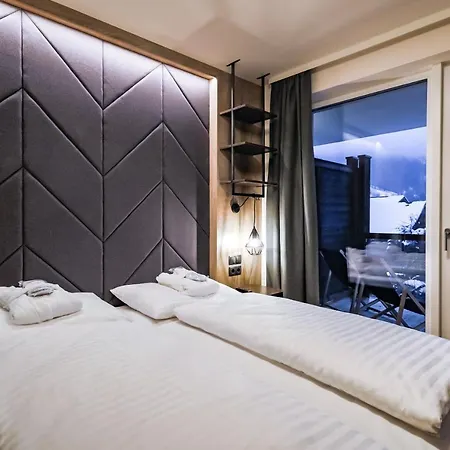 24 By Avenida - Mountain