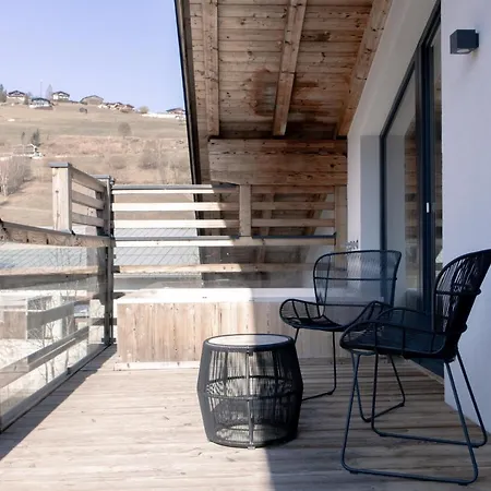 24 By Avenida - Mountain Apartman *