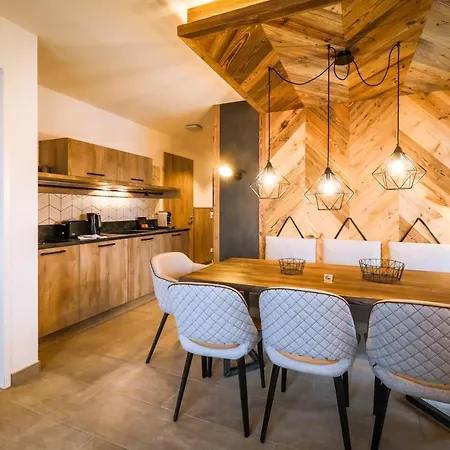 24 By Avenida - Mountain Apartman *