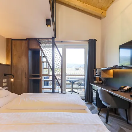 24 By Avenida - Mountain