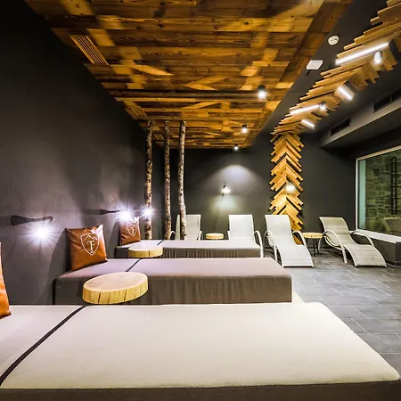 24 By Avenida - Mountain