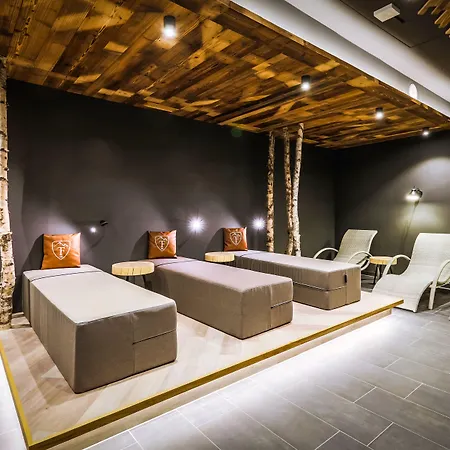 24 By Avenida - Mountain