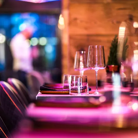 24 By Avenida - Mountain