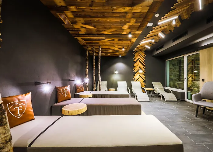 24 By Avenida - Mountain