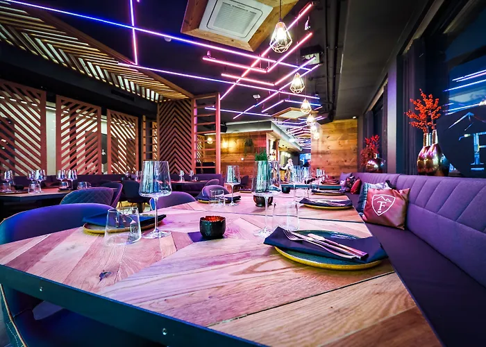 24 By Avenida - Mountain